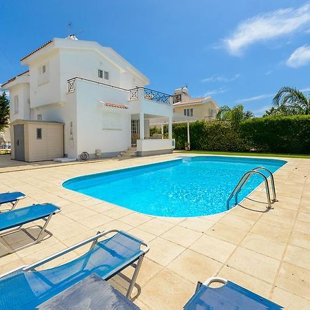 Merab Center Villas Ajía Nápa Szoba fotó