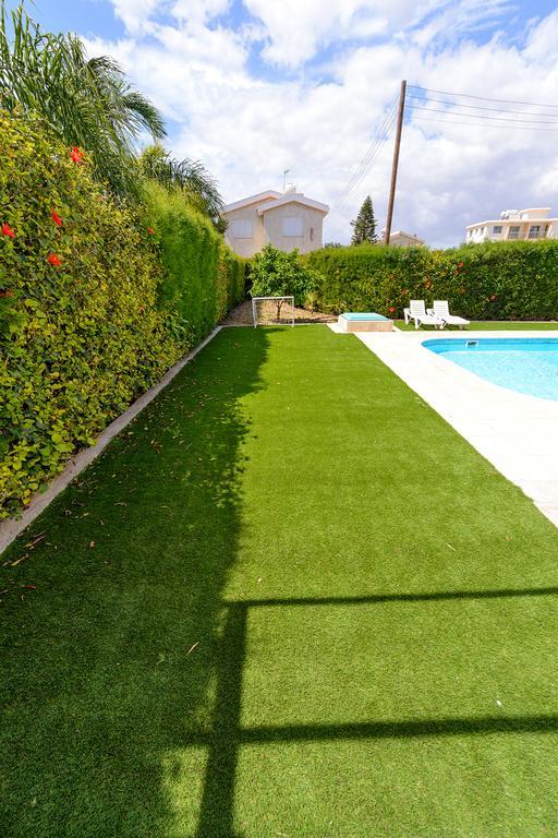 Merab Center Villas Ajía Nápa Szoba fotó