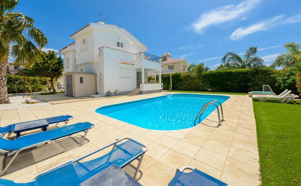 Merab Center Villas Ajía Nápa Szoba fotó