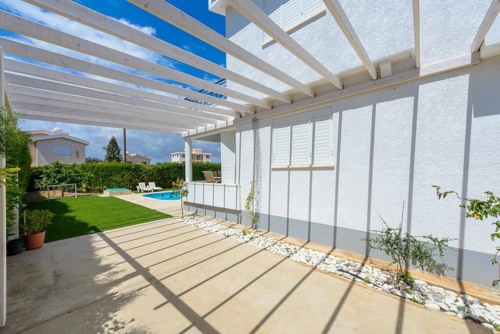 Merab Center Villas Ajía Nápa Szoba fotó