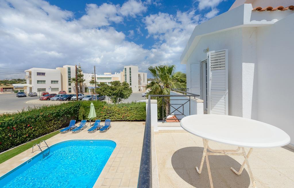 Merab Center Villas Ajía Nápa Szoba fotó