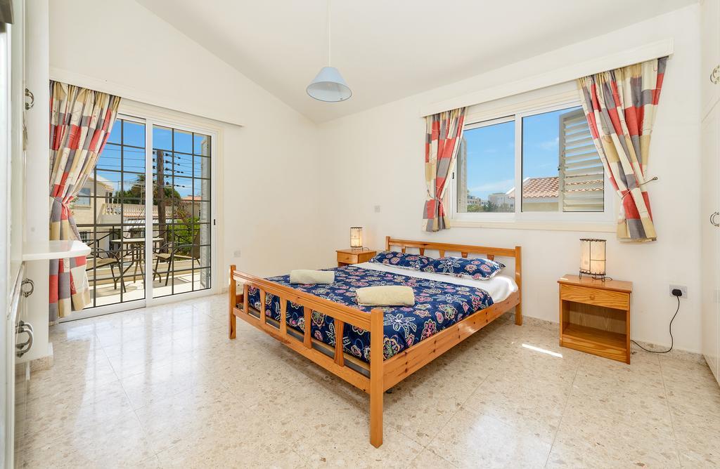 Merab Center Villas Ajía Nápa Szoba fotó