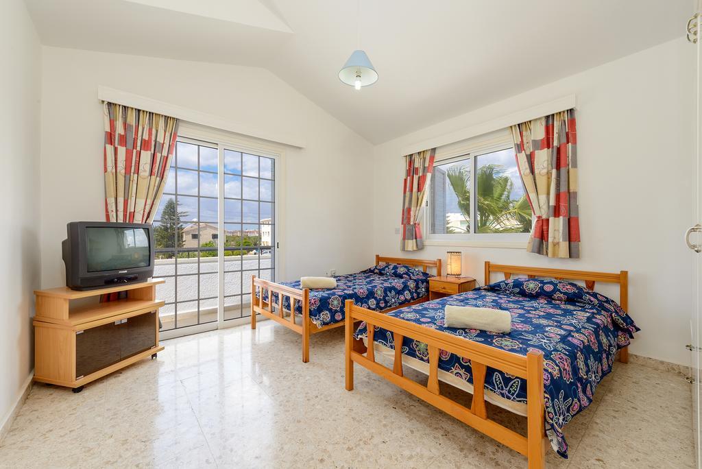 Merab Center Villas Ajía Nápa Szoba fotó