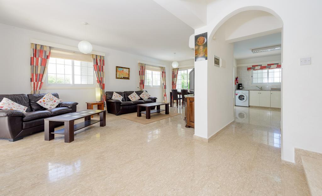 Merab Center Villas Ajía Nápa Szoba fotó
